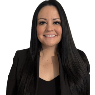 Headshot of Jenn Delatorre