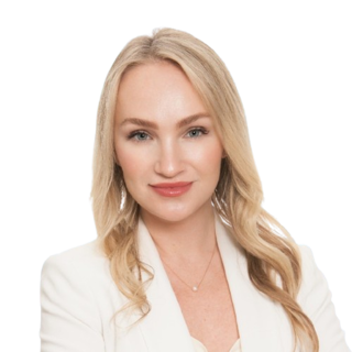 Headshot of Yana Hewlett
